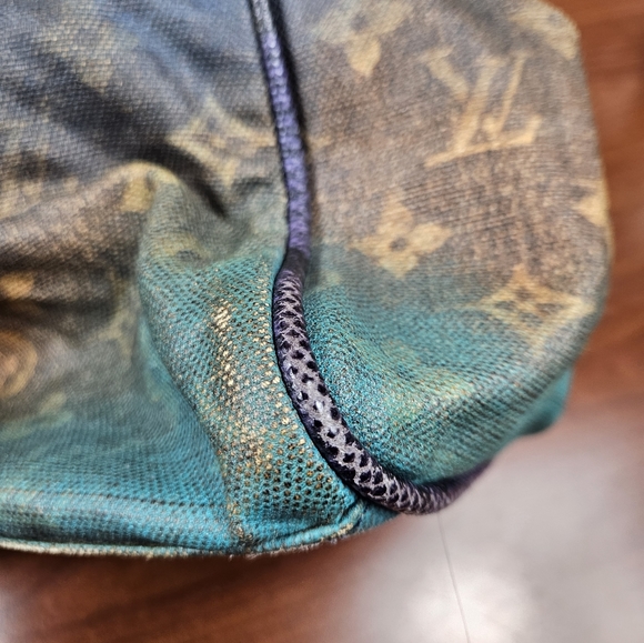 Auth LOUIS VUITTON LV Monogram Richard Prince Heartbreak Jokes $2850 ori… - Picture 8 of 16